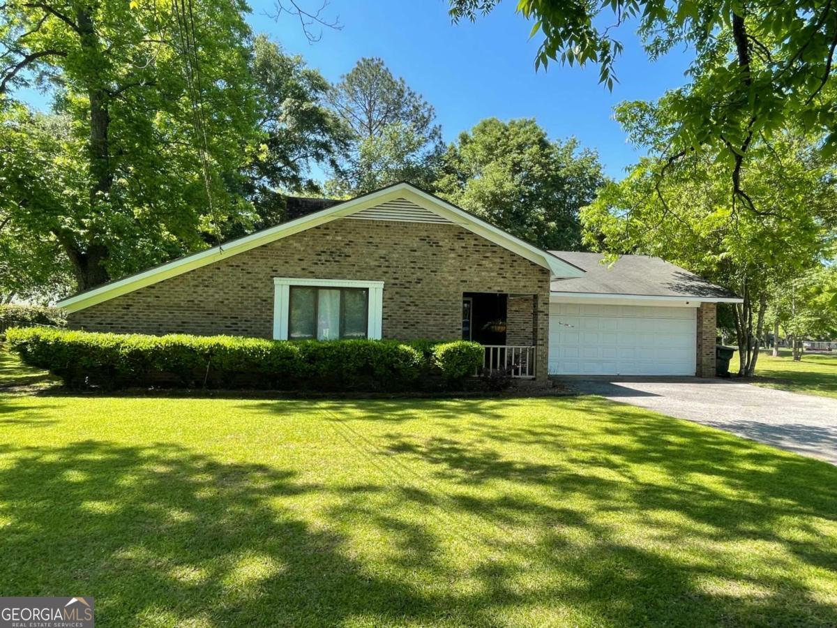 Jay St, Glennville, GA 30427