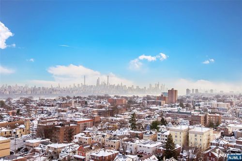 770 Anderson Ave, Cliffside Park, NJ, 07010-2177 | Card Image