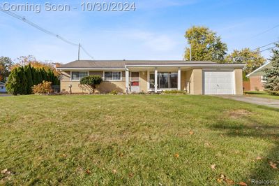 4703 Halberd Street, Home with 3 bedrooms, 2 bathrooms and null parking in Commerce Twp MI | Image 2