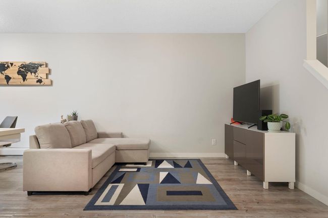 210 - 7 Westpark Common Sw, Condo with 2 bedrooms, 2 bathrooms and 1 parking in Calgary AB | Image 6