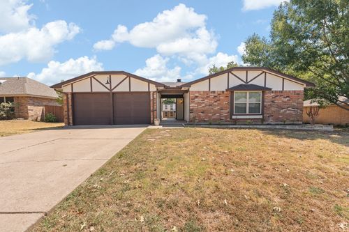 433 Black Oak Ln, Burleson, TX, 76028-6217 | Card Image