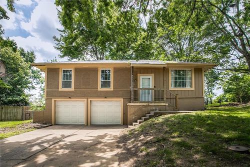 2500 Sw Jackson Ct, Blue Springs, MO, 64015-4060 | Card Image