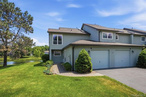 11 Pond Dr W, Rhinebeck, NY, 12572-1903 | Card Image