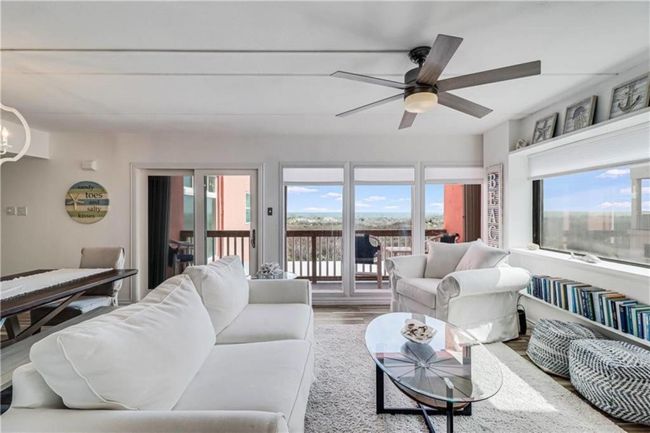 UNIT-210 - 4903 State Highway 361, Condo with 3 bedrooms, 3 bathrooms and null parking in Port Aransas TX | Image 4