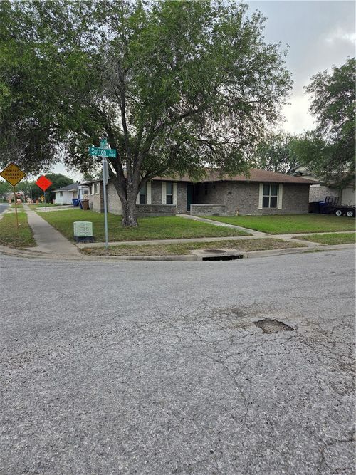 4402 Sutton Ln, Corpus Christi, TX, 78411-4915 | Card Image