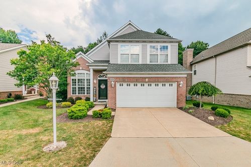 8579 Pine Creek Ln, Sagamore Hills, OH, 44067-1880 | Card Image