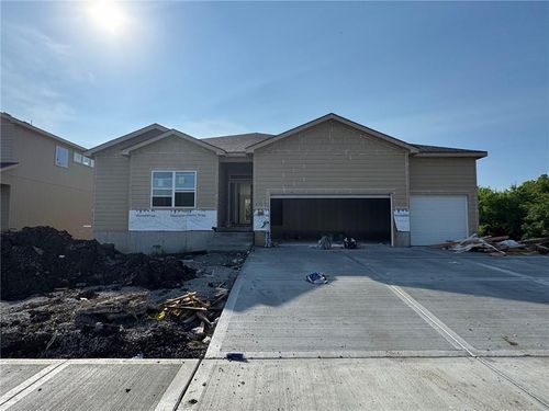 901 Red Ct, Belton, MO, 64012 | Card Image