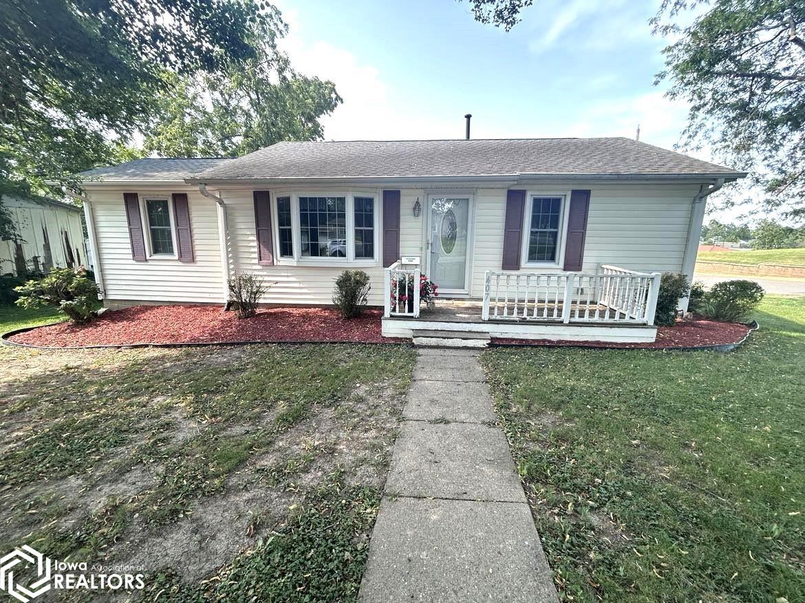 Locust St, Bloomfield, IA 52537