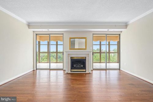 unit-410-19370 Magnolia Grove Sq, LEESBURG, VA, 20176-1601 | Card Image