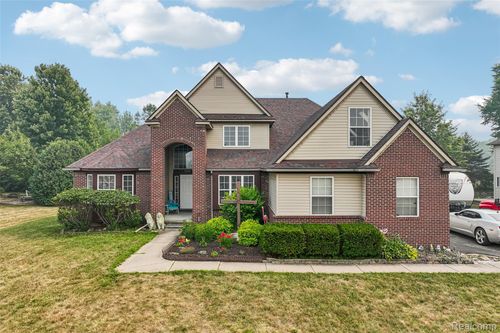 7157 Westminster Cir, Grand Blanc, MI, 48439-9053 | Card Image