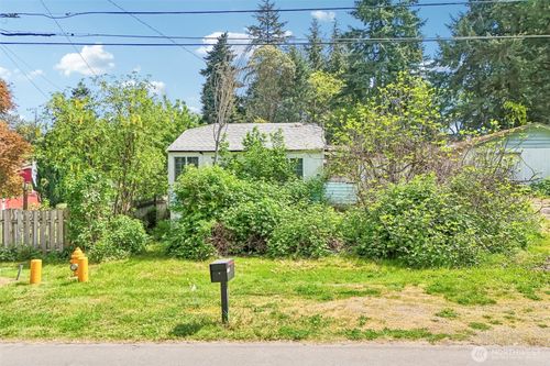 12242 10th Ave S, Seattle, WA, 98168-2216 | Card Image