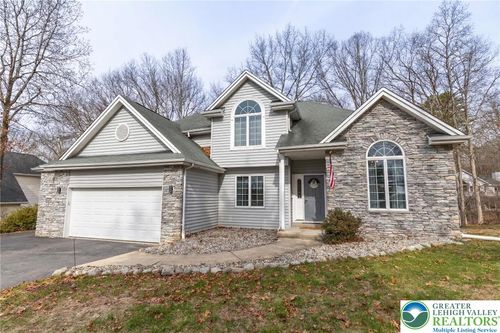 207 Hawks Nest Rd, East Stroudsburg, PA, 18302-6678 | Card Image