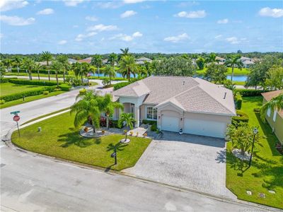 601 Tangelo Circle Sw, House other with 3 bedrooms, 2 bathrooms and 3 parking in Vero Beach FL | Image 3