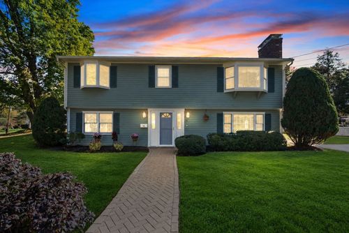 38 Sonning Rd, Beverly, MA, 01915-1744 | Card Image