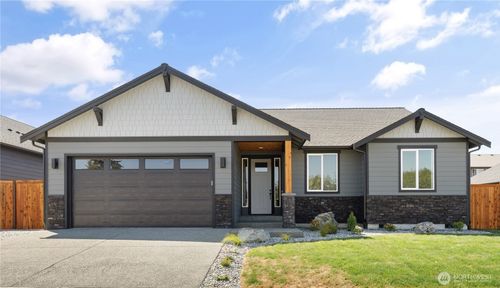 825 Nw Shire St, Oak Harbor, WA, 98277-2113 | Card Image