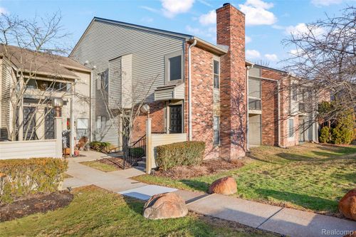 22161 Indian Creek Dr, Farmington Hills, MI, 48335-5542 | Card Image