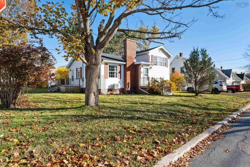 26 Coll Ave, Stellarton, NS, B0K1S0 | Card Image