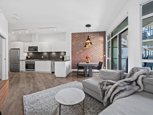 305-105 W 2nd St, North Vancouver, BC, V7M0E3 | Card Image