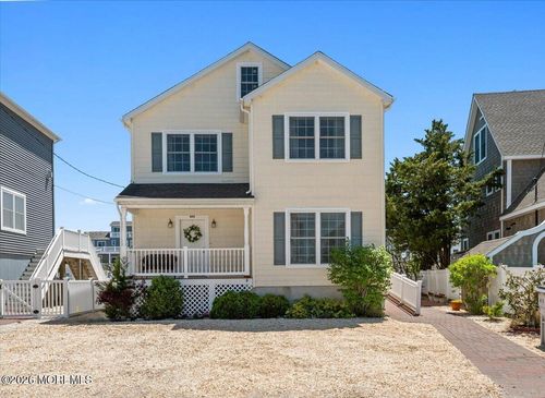 425 8th Ave, Seaside Heights, NJ, 08751-1313 | Card Image