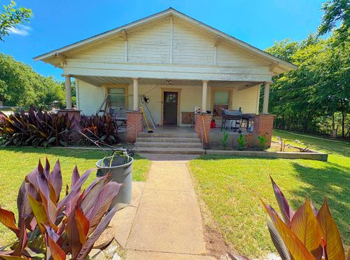 518 E 5th St, Blum, TX, 76627-3177 | Card Image