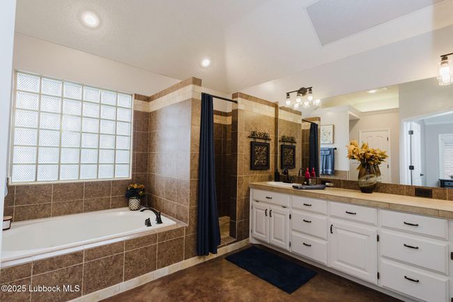 5611 85 Th St, House other with 4 bedrooms, 3 bathrooms and null parking in Lubbock TX | Image 37