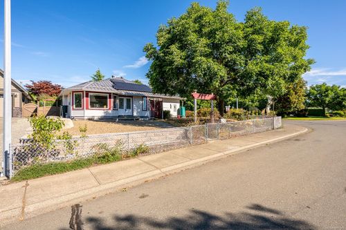 956 Brooks Pl, Courtenay, BC, V9N9E3 | Card Image