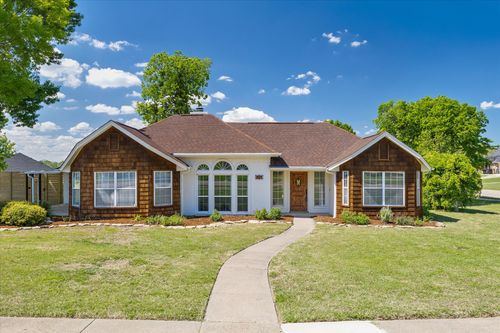 311 Creekview Cir, Crandall, TX, 75114-5106 | Card Image
