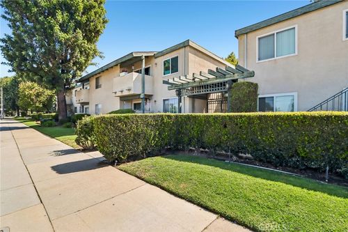43-10636 Woodley Ave, Granada Hills, CA, 91344-6942 | Card Image