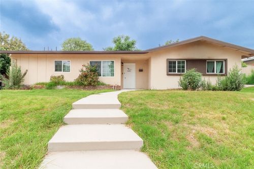 8539 Corbin Ave, Winnetka, CA, 91306-1414 | Card Image