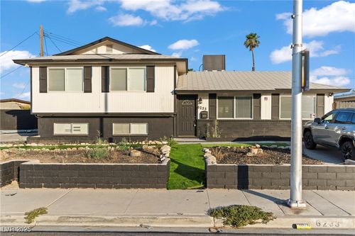 6233 Elton Ave, Las Vegas, NV, 89107-2569 | Card Image