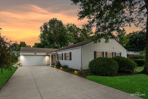 909 S Main St, Wheaton, IL, 60189-6473 | Card Image