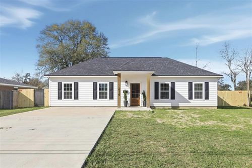 214 Beauregard St, Lake Charles, LA, 70605-6612 | Card Image