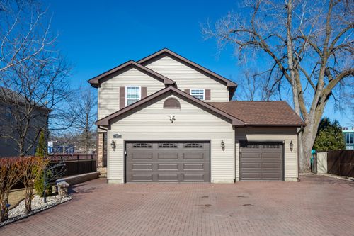 10 Matts Rd, Fox Lake, IL, 60020-1734 | Card Image