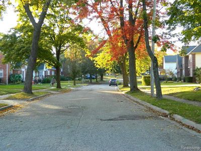 17 Illinois Avenue, Home with 3 bedrooms, 1 bathrooms and null parking in Pontiac MI | Image 2