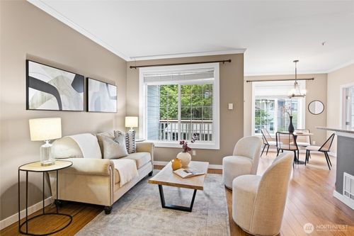 d118-18505 Se Newport Way, Issaquah, WA, 98027-9032 | Card Image