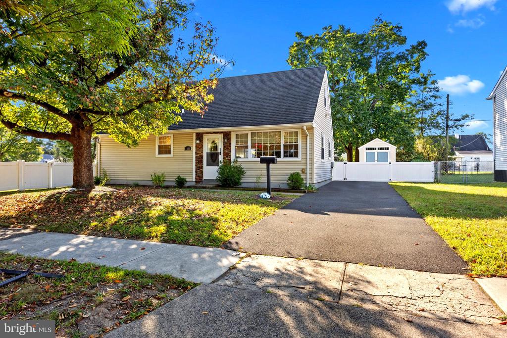 Dolores Ln, Croydon, PA 19021