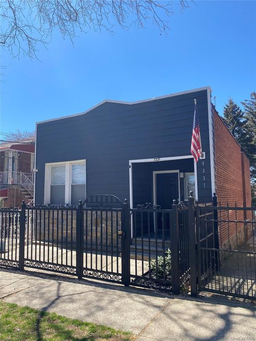 4331 Murdock Ave, Bronx, NY, 10466-1821 | Card Image