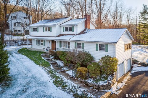 8 Chestnut Hill Dr, New Fairfield, CT, 06812-5122 | Card Image