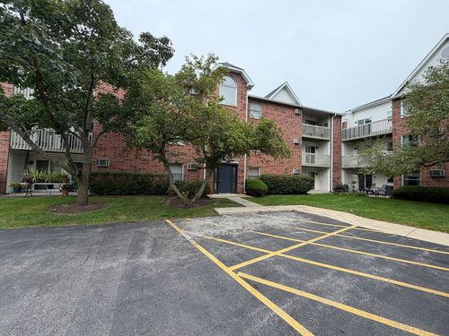3b-1351 Cunat Ct, Lake In The Hills, IL, 60156-6165 | Card Image