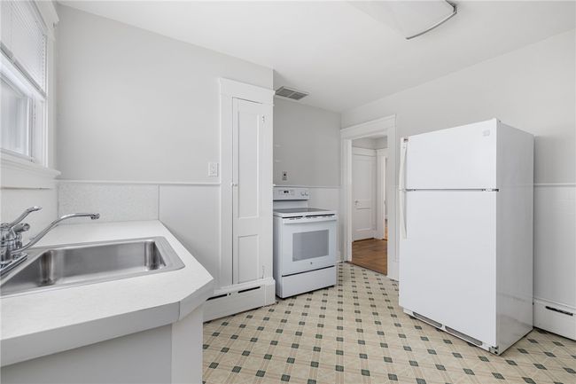 576 East Main. | Image 32