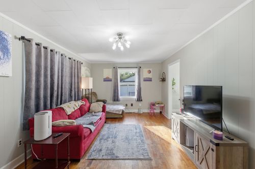 110 Old Pond Ln, Dickson, TN, 37055-1035 | Card Image