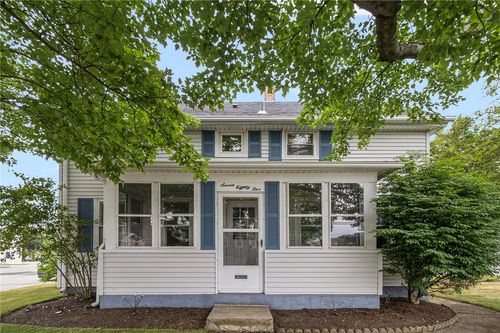 785 Main Ave, Warwick, RI, 02886-3213 | Card Image