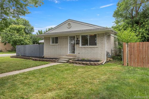 7001 Belton St, Garden City, MI, 48135-2231 | Card Image