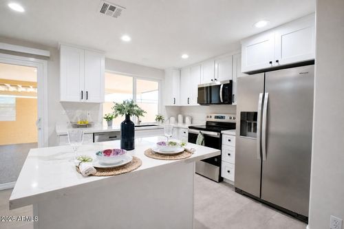 552 N Hobson Plz, Mesa, AZ, 85203-7145 | Card Image