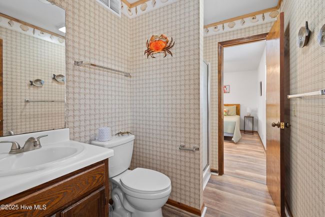 Bathroom 1 (Jack & Jill) | Image 14