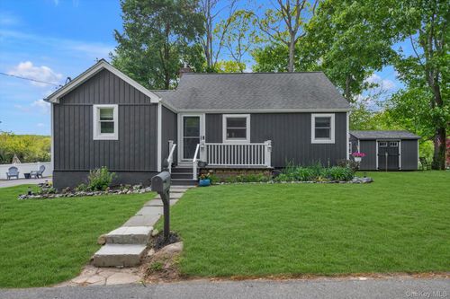 7 Pierson Pl, Huntingtn Sta, NY, 11746-4213 | Card Image