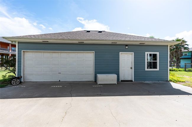 876 Kahla Dr, House other with 5 bedrooms, 2 bathrooms and 2 parking in Crystal Beach TX | Image 42
