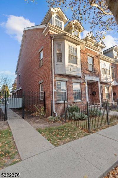 46 Prospect St, Townhouse with 3 bedrooms, 2 bathrooms and null parking in East Orange NJ | Image 3