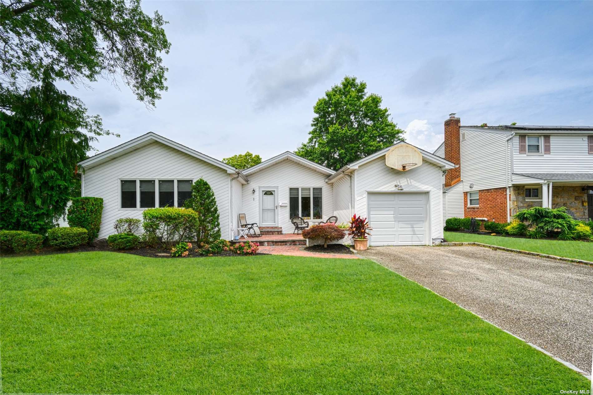 Lawrence St, New Hyde Park, NY 11040