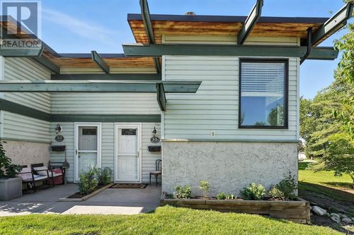 333 Braxton Pl Sw, Calgary, AB, T2W2E7 | Card Image